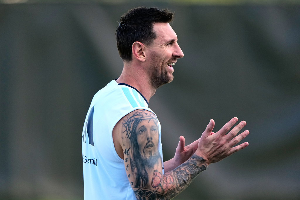Argentina's Lionel Messi watches training for the World Cup soccer tournament Wednesday, June 24, 2026, in Kansas City, Kan. (AP Photo/Charlie Riedel)