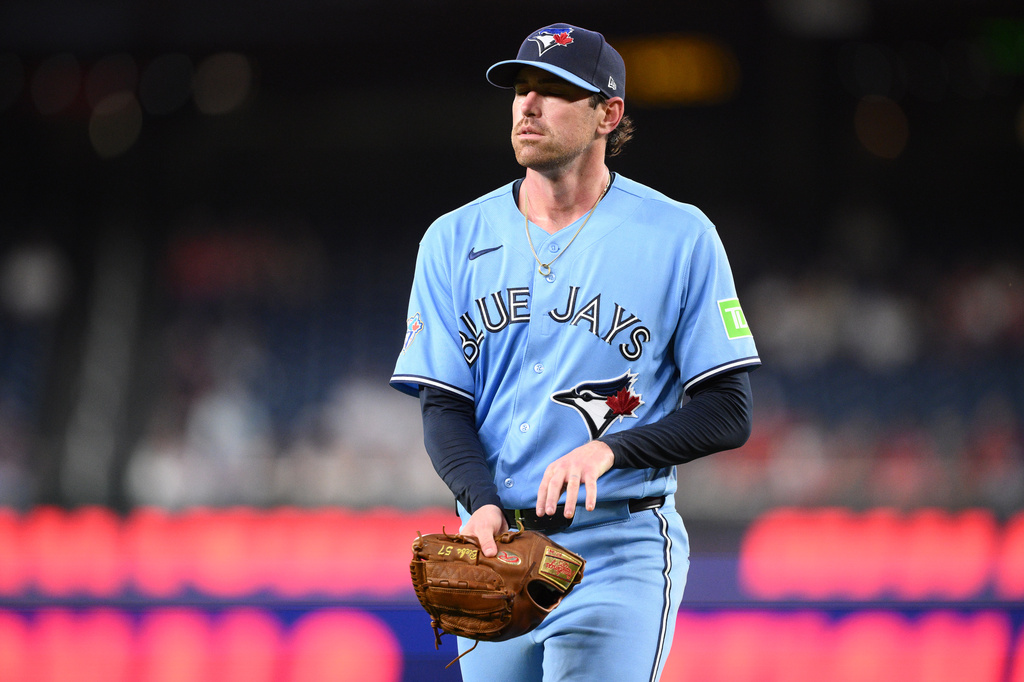 Toronto Blue Jays pitcher Shane Bieber walks back to the dugout after he was pulled from a baseball game in the first inning against the Washington Nationals, Tuesday, July 28, 2026, in Washington. (AP Photo/Nick Wass)