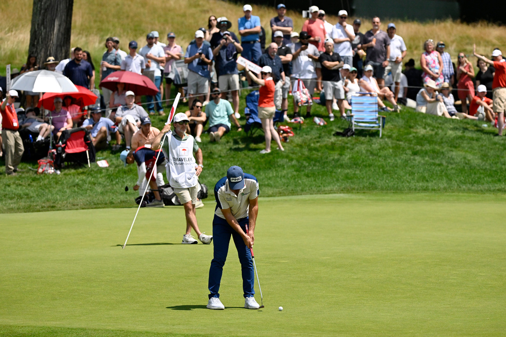 Viktor Hovland, of Norway, putts on the 17th green during the second round of the Travelers Championship golf tournament at TPC River Highlands, Friday, June 26, 2026, in Cromwell, Conn. (AP Photo/Jessica Hill)