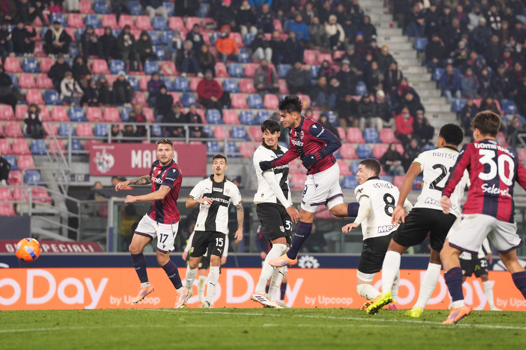 Bologna's Santiago Castro, center, scores his side's second goal during the Italian Cup soccer match between Bologna and Parma in Bologna, Italy, Thursday, Dec. 4, 2025. (Massimo Paolone/LaPresse via AP)