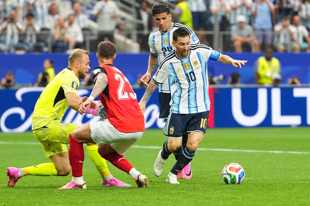 Argentina's Lionel Messi, right, dribbles the ball past Austria goalkeeper Alexander Schlager to score his side's second goal during the World Cup Group J soccer match between Argentina and Austria in Arlington, Texas, near Dallas, Monday, June 22, 2026. (AP Photo/Julio Cortez)