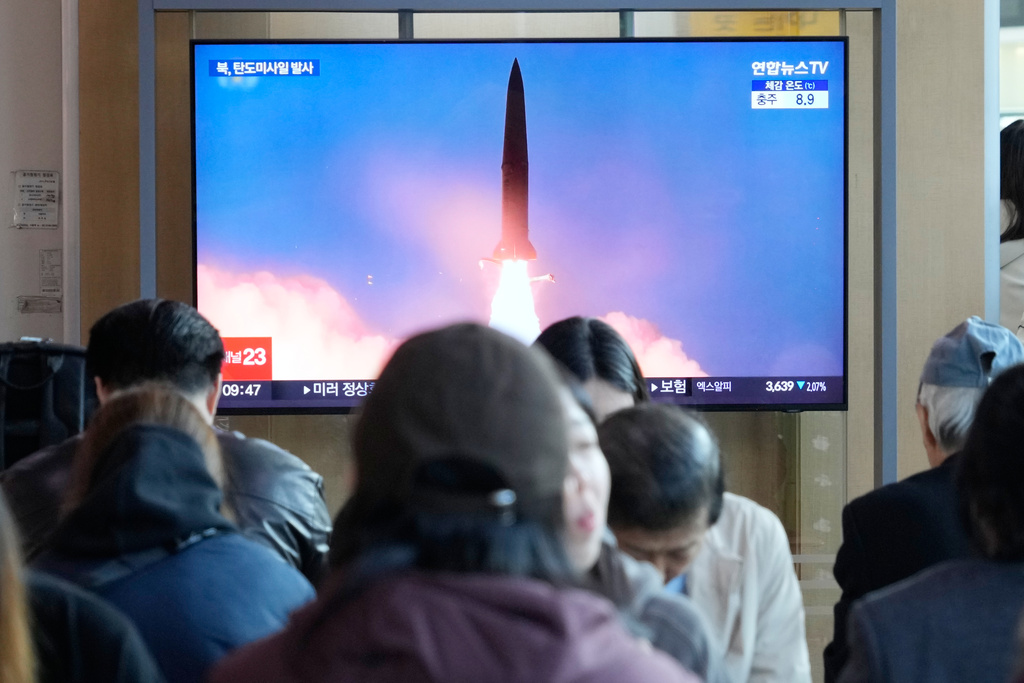 A TV screen shows a file image of North Korea's missile launch during a news program at Seoul Railway Station in Seoul, South Korea, Wednesday, Oct. 22, 2025. (AP Photo/Ahn Young-joon)