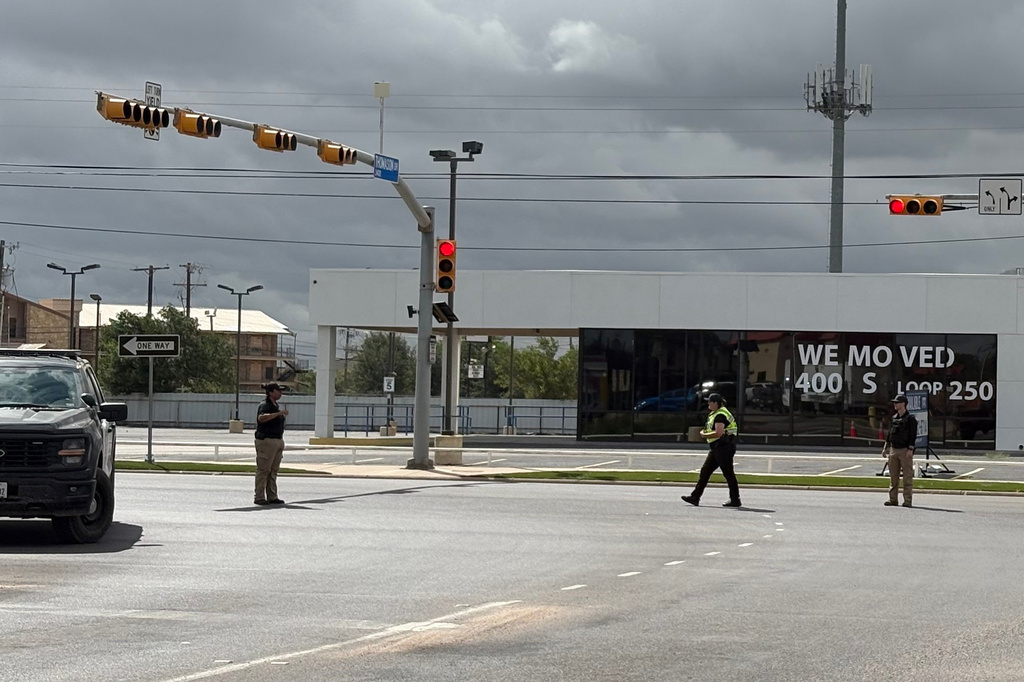 Law enforcement responds to an active shooting scene Friday, June 12, 2026, in Midland, Texas. (B. Kay Richter/Reporter-Telegram via AP)
