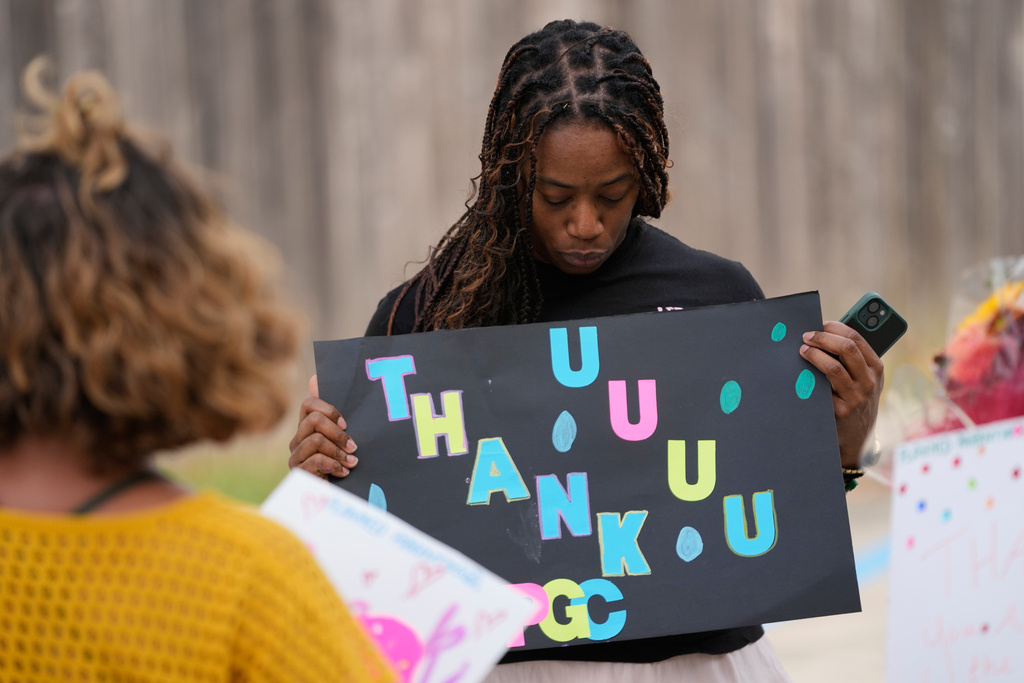 Members of Louisiana Coalition for Reproductive Freedom and supporters arrive at Planned Parenthood on the day they are closing, to deliver cards and flowers to the organization, in New Orleans, Tuesday, Sept. 30, 2025. (AP Photo/Gerald Herbert)