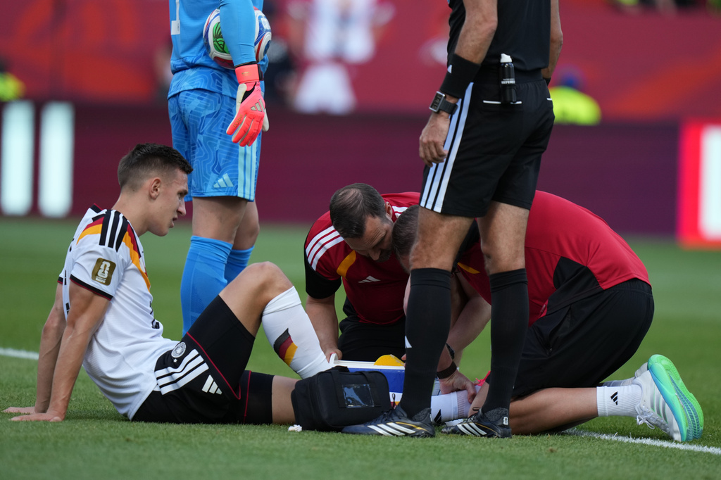 Germany's Nico Schlotterbeck receives treatment following an injury during the World Cup Group E soccer match between Germany and Ivory Coast in Toronto, Saturday, June 20, 2026. (AP Photo/Stephanie Scarbrough)