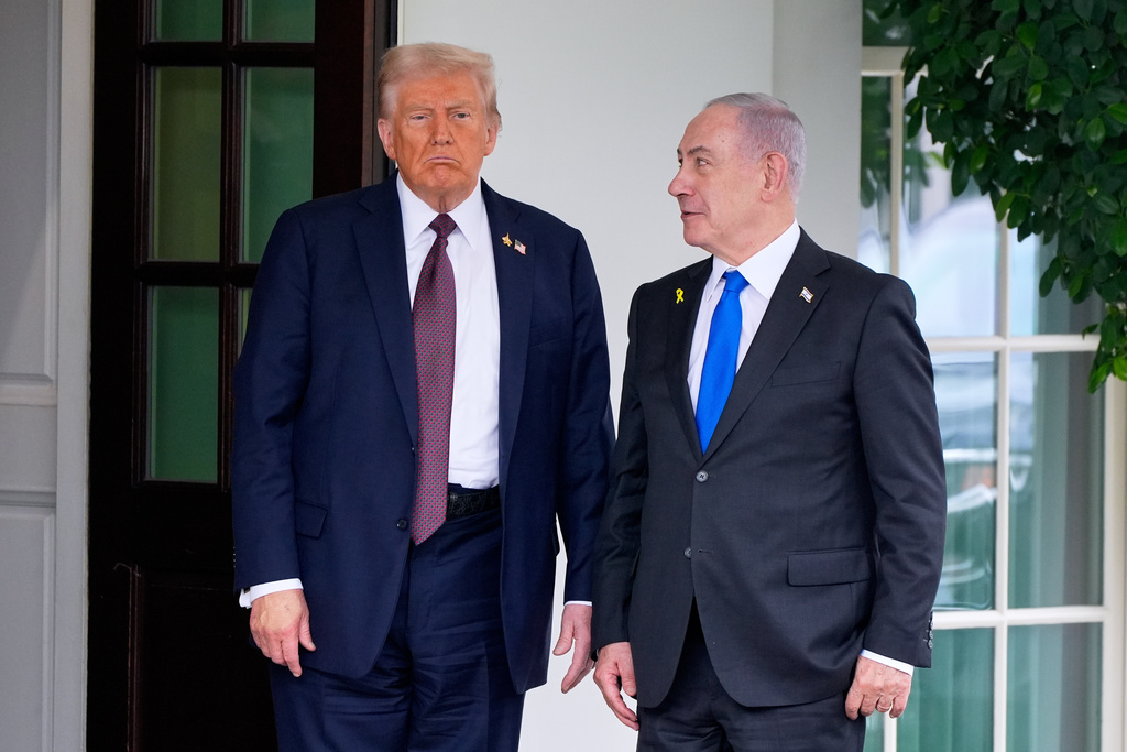 President Donald Trump greets Israeli Prime Minister Benjamin Netanyahu at the West Wing of the White House, Monday, Sept. 29, 2025, in Washington. (AP Photo/Alex Brandon)