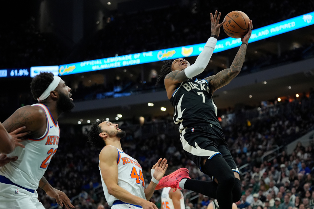 Milwaukee Bucks' Kevin Porter Jr. (7) goes up to shoot over New York Knicks' Landry Shamet (44) during the first half of an NBA basketball game Friday, Feb. 27, 2026, in Milwaukee. (AP Photo/Aaron Gash)