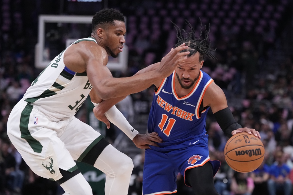 New York Knicks' Jalen Brunson tries to get past Milwaukee Bucks' Giannis Antetokounmpo during the first half of an NBA basketball game Tuesday, Oct. 28, 2025, in Milwaukee. (AP Photo/Morry Gash)