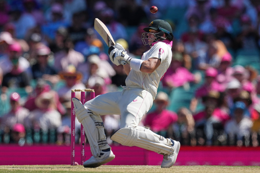 Australia's Steve Smith reacts as he avoids a bouncer during play on day three of the fifth and final Ashes cricket test between England and Australia in Sydney, Tuesday, Jan. 6, 2026. (AP Photo/Mark Baker)