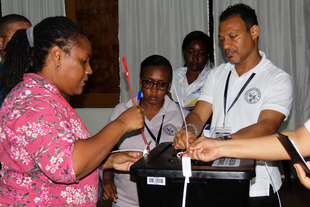 Election commission members count ballots after voting in a runoff presidential election at Mont Fleuri Secondary School polling station in Victoria, Seychelles, on Saturday, Oct. 11, 2025. (AP Photo/Emilie Chetty)
