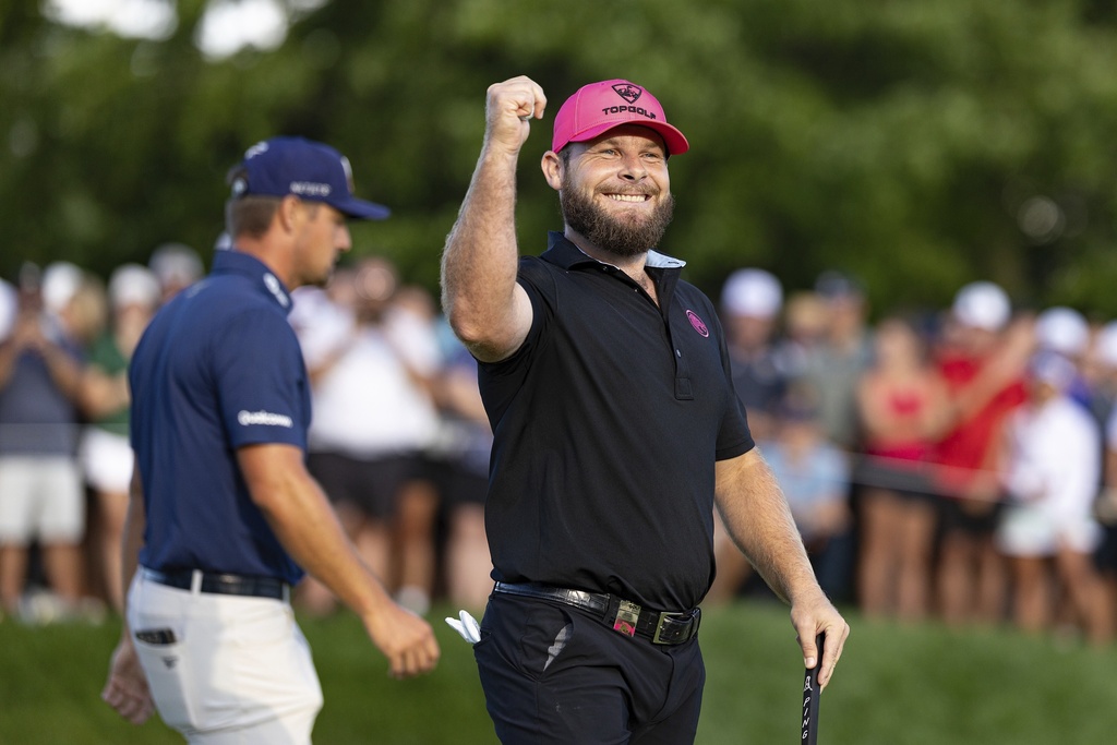 Tyrrell Hatton, of Legion XIII, reacts after his putt on the 18th green during the final round of LIV Golf Team Championship Michigan at The Cardinal at Saint John's, Sunday, Aug. 24, 2025, in Plymouth, Mich. (Scott Taetsch/LIV Golf via AP)
