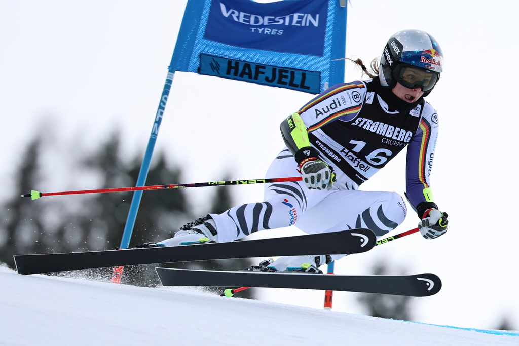 Germany's Emma Aicher competes in an alpine ski, women's giant slalom race, at the Lillehammer World Cup Finals, in Hafjell, Norway, Wednesday, March 25, 2026. (AP Photo/Marco Trovati)