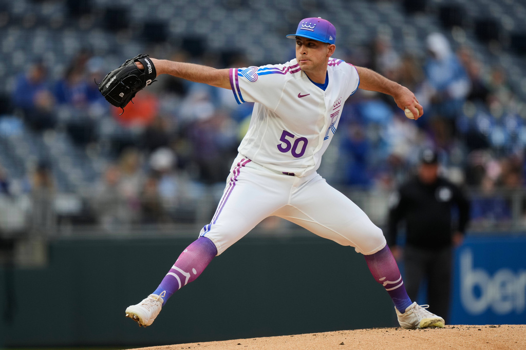 Kansas City Royals starting pitcher Kris Bubic throws during the first inning of a baseball game against the Chicago White Sox, Friday, April 10, 2026, in Kansas City, Mo. (AP Photo/Charlie Riedel)