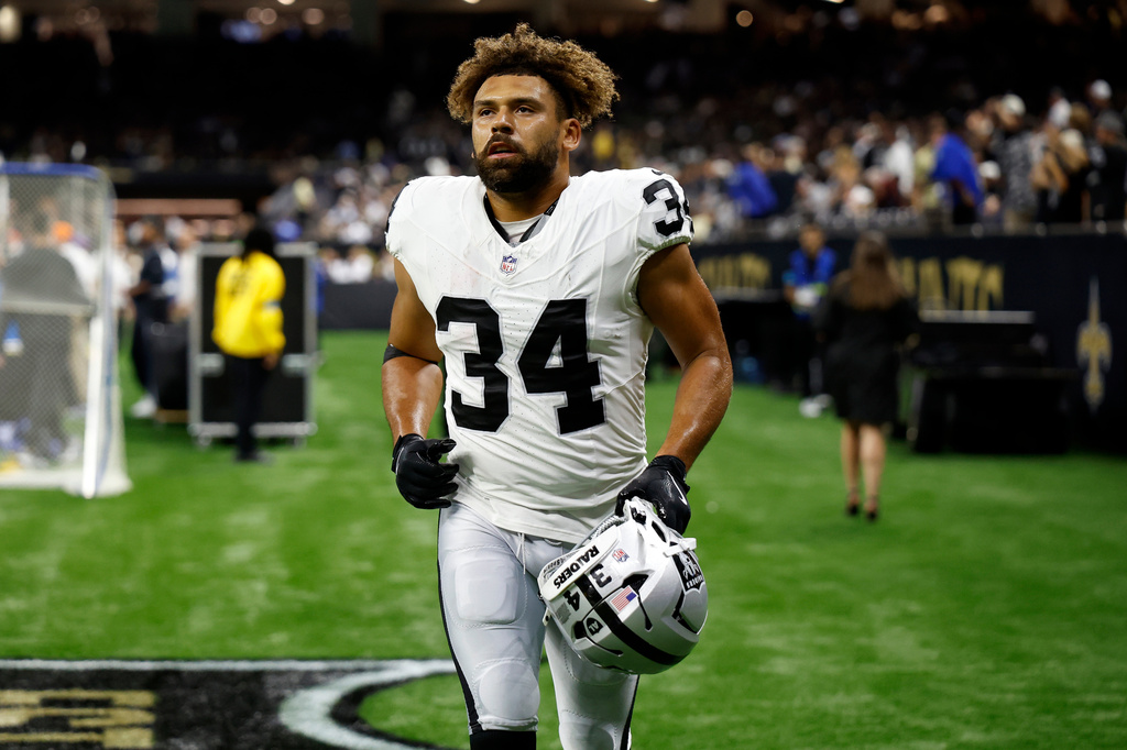 FILE - Las Vegas Raiders fullback Connor Heyward warms up before an NFL football game against the New Orleans Saints in New Orleans, Sept. 27, 2026. (AP Photo/Tyler Kaufman, File)