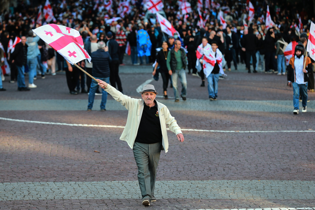 Opposition supporters with Georgian national flags gather in the city center of Tbilisi, Georgia, on Saturday, Oct. 4, 2025, boycotting the municipal elections and call for the release of political opponents. (AP Photo/Zurab Tsertsvadze)