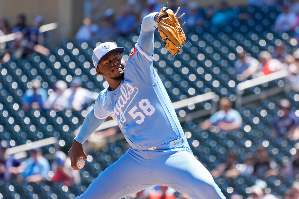 Kansas City Royals starting pitcher Luinder Avila throws to the Minnesota Twins in the second inning of a baseball game Saturday, June 6, 2026, in Minneapolis. (AP Photo/Bruce Kluckhohn)