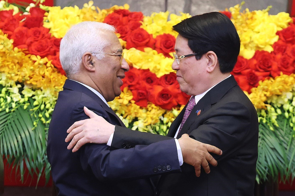 European Council President Antonio Costa, left, and Vietnamese President Luong Cuong hug after a press conference in Hanoi, Vietnam, Thursday, Jan. 29, 2026. (Bui Lam Khanh/VNA via AP)