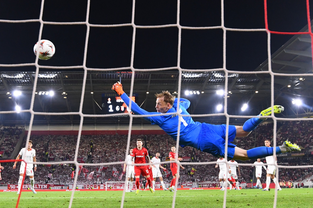 Braga goalkeeper Lukas Hornicek is unable to keep out the shot from Freiburg's Johan Manzambi during the Europa League second leg semifinal soccer match between SC Freiburg and SC Braga, Thursday, May 7, 2026, in Freiburg, Germany. (Tom Weller/dpa via AP)