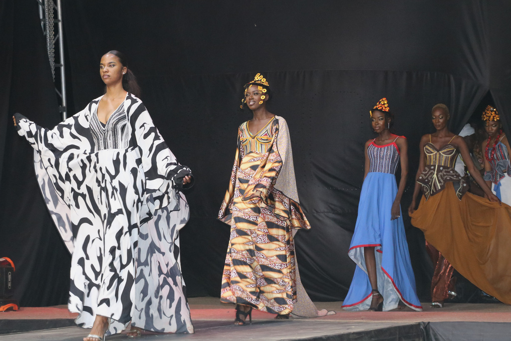 Models walk the runway during a fashion show for peace in Timbuktu, northern Mali, Wednesday, Oct. 22, 2025, (AP Photo/Moulaye Sayah )