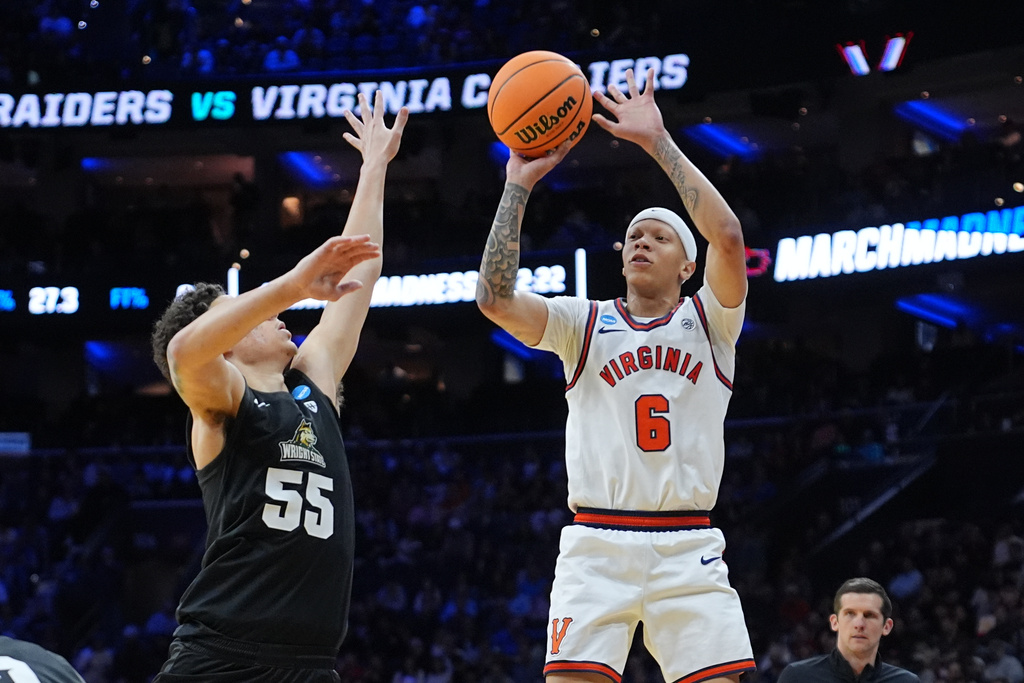 Virginia's Jacari White (6), goes up to shoot against Wright State's Michael Cooper during the first half in the first round of the NCAA college basketball tournament, Friday, March 20, 2026, in Philadelphia. (AP Photo/Matt Rourke)