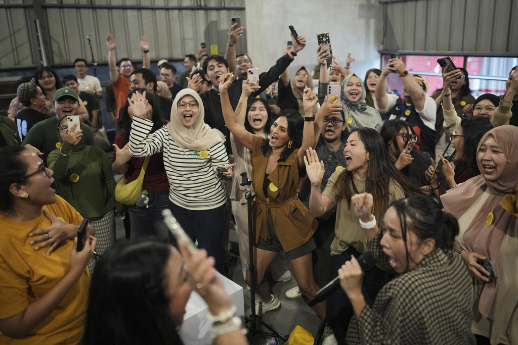 Participants sing and dance during a gathering of "Nyanyi Bareng Jakarta" or "Singing Together Jakarta" in Jakarta, Indonesia, Saturday, July 19, 2025. (AP Photo/Dita Alangkara)
