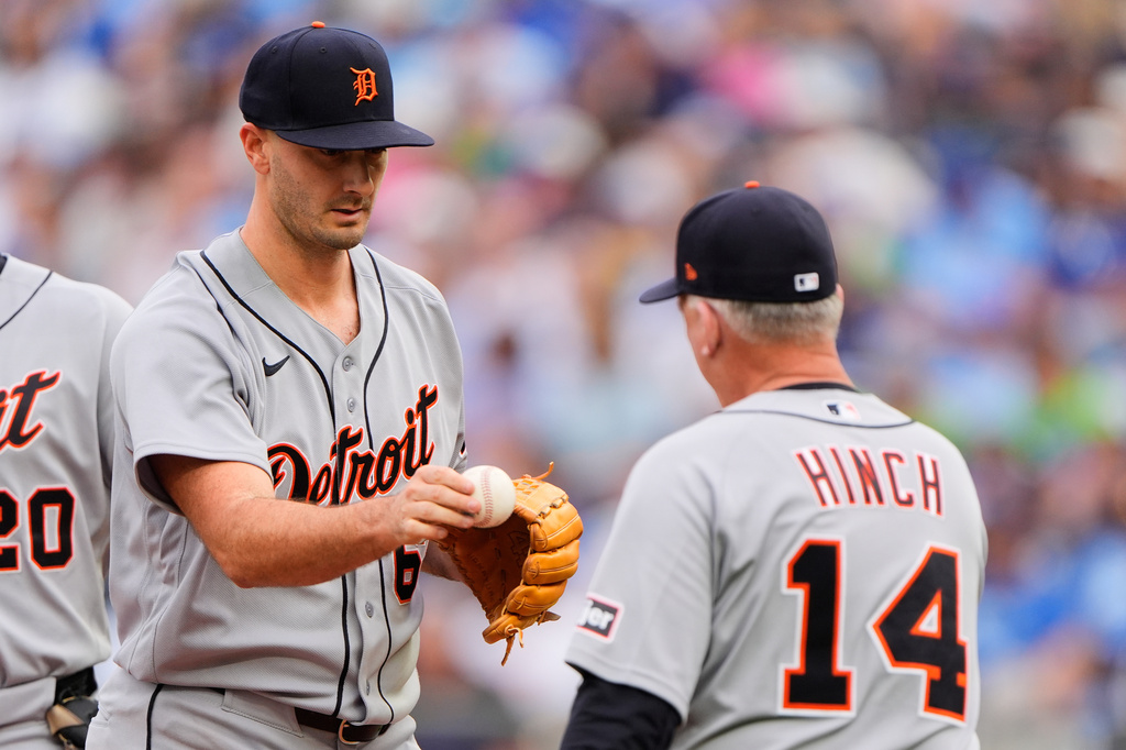 Detroit Tigers starting pitcher Burch Smith hands the ball to manager A.J. Hinch (14) during a pitching change in the first inning of a baseball game against the Kansas City Royals, Saturday, May 9, 2026, in Kansas City, Mo. (AP Photo/Charlie Riedel)