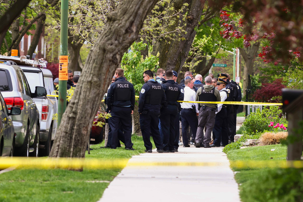 Police officers work the scene outside Endeavor Health Swedish Hospital in Lincoln Square, on Saturday, April 25, 2026. (Anthony Vazquez/Chicago Sun-Times via AP)