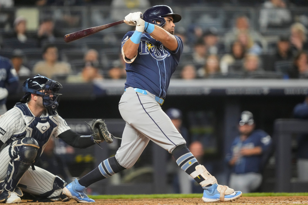 Tampa Bay Rays' Jonathan Aranda, right, hits an RBI double during the eighth inning of a baseball game against the New York Yankees, Friday, May 22, 2026, in New York. (AP Photo/Yuki Iwamura)