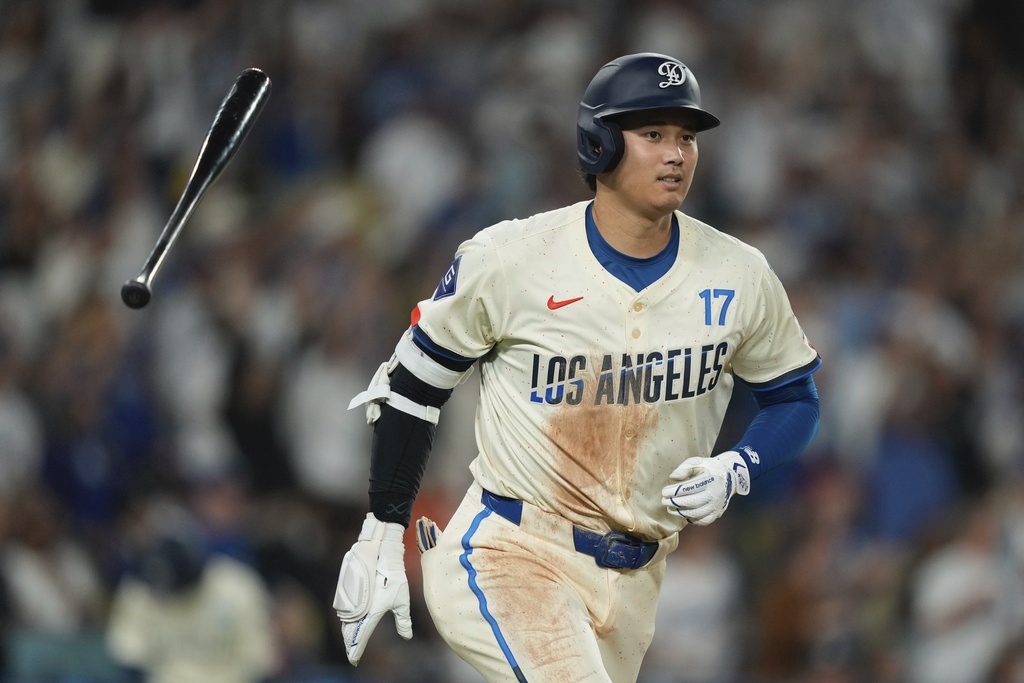 Los Angeles Dodgers' Shohei Ohtani heads to first for a solo home run during the sixth inning of a baseball game against the San Francisco Giants, Saturday, Sept. 20, 2025, in Los Angeles. (AP Photo/Mark J. Terrill)