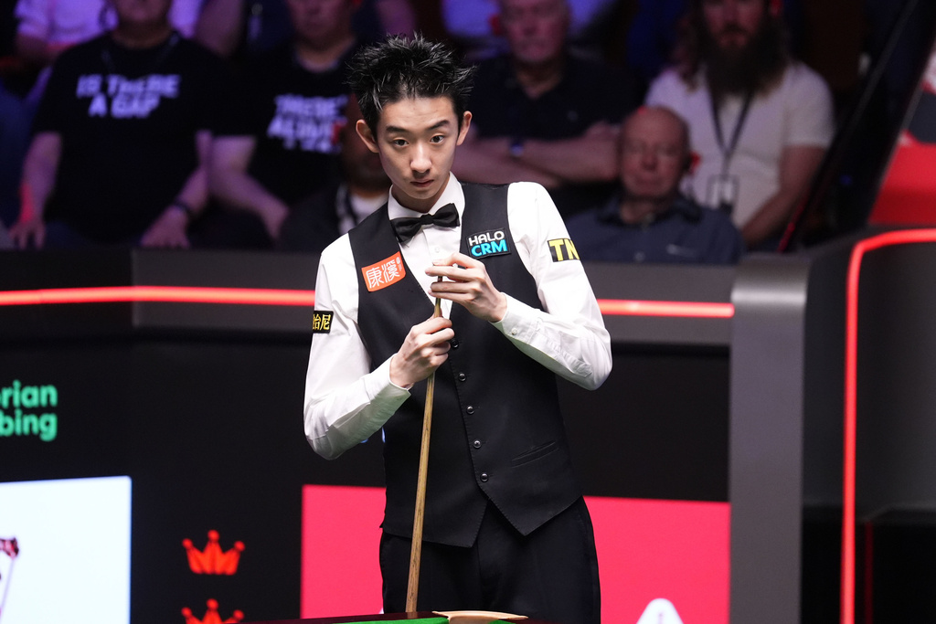 China's Wu Yize during his match against England's Shaun Murphy on day sixteen of the World Snooker Championship 2026 in Sheffield, England, Sunday, May 3, 2026. (Mike Egerton/PA via AP)