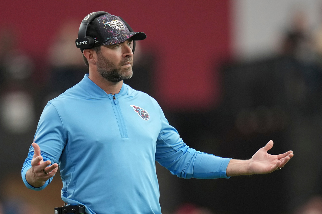 Tennessee Titans head coach Brian Callahan reacts on the sideline during the first half of an NFL football game against the Arizona Cardinals, Sunday, Oct. 5, 2025, in Glendale, Ariz. (AP Photo/Rick Scuteri)
