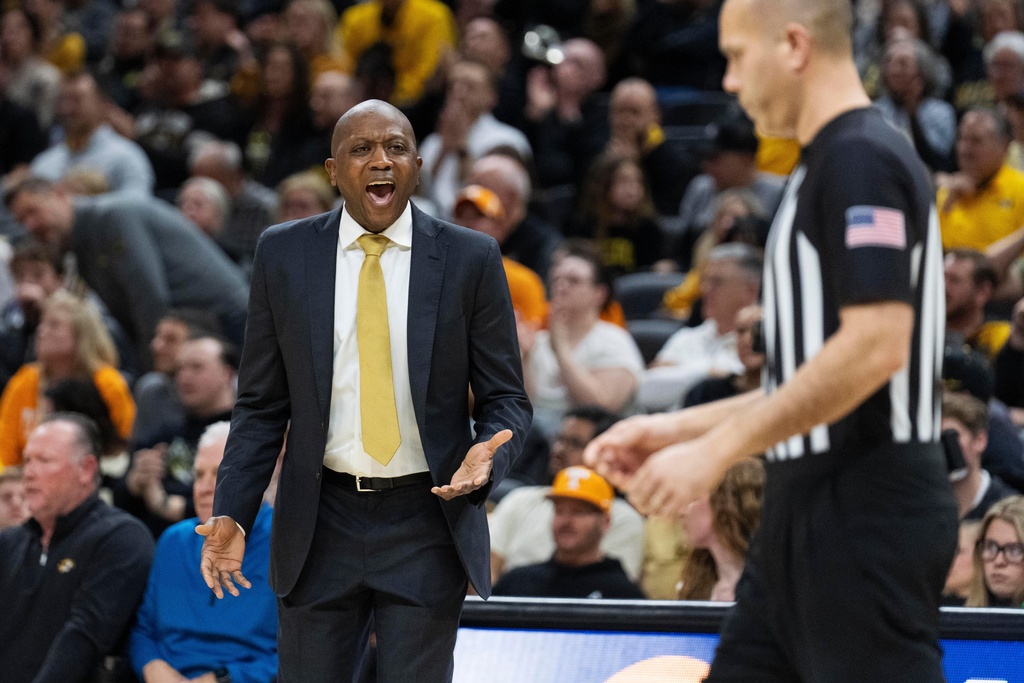 Missouri head coach Dennis Gates argues a call during the first half of an NCAA basketball game against Tennessee Tuesday, Feb. 24, 2026, in Columbia, Mo. (AP Photo/L.G. Patterson)