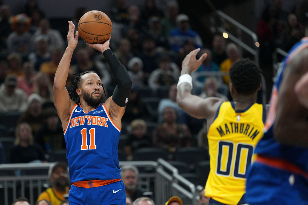 New York Knicks guard Jalen Brunson (11) shoots in front of Indiana Pacers guard Bennedict Mathurin (00) during the first half of an NBA basketball game in Indianapolis, Thursday, Dec. 18, 2025. (AP Photo/AJ Mast)