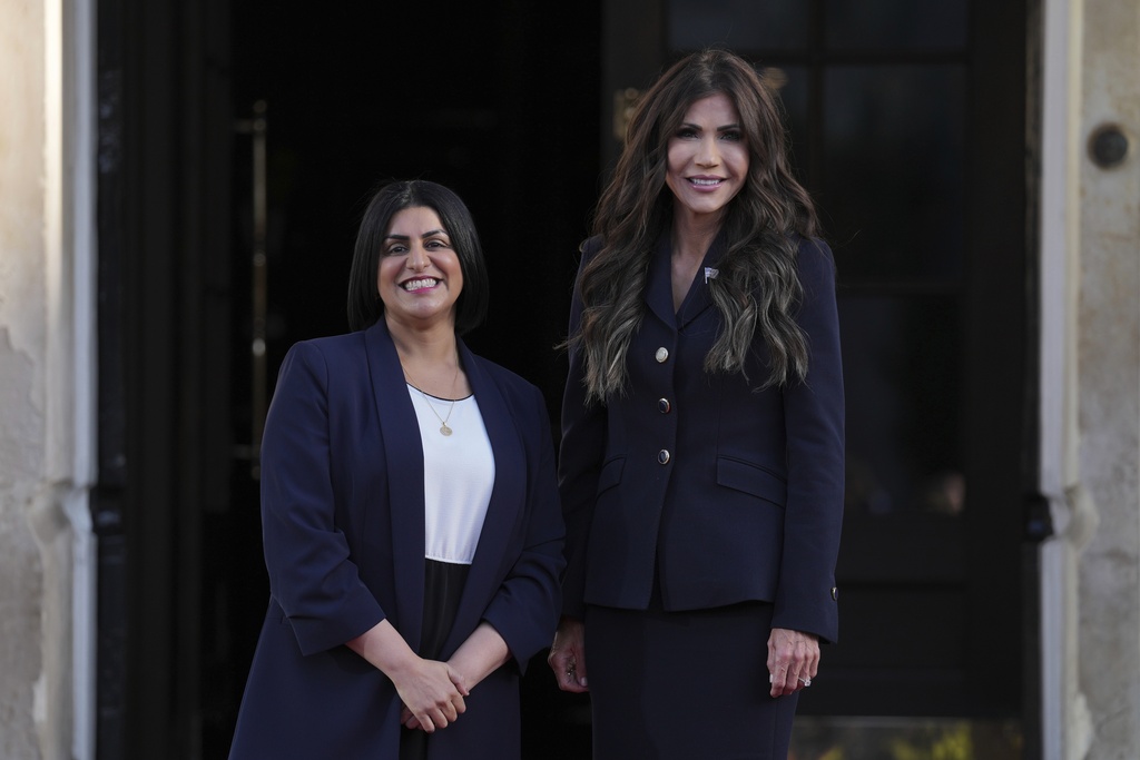 Britain's Home Secretary Shabana Mahmood, left, greets United States Homeland Security Secretary Kristi Noem prior to the Five Country Ministerial meeting at the Honourable Artillery Company in London, Monday, Sept. 8, 2025 as interior ministers of the UK, US, Canada, Australia and New Zealand will discuss some of the major security threats facing our nations. (AP Photo/Kin Cheung)