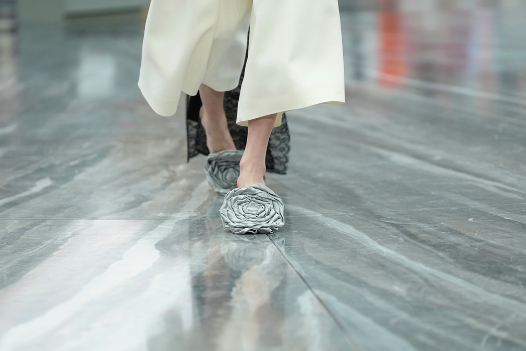 A model wears a creation as part of the Dior Spring/Summer 2026 collection presented in Paris, Wednesday, Oct. 1, 2025. (AP Photo/Aurelien Morissard)