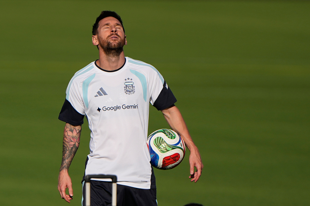 Argentina's Lionel Messi practices for the FIFA World Cup soccer tournament Thursday, June 11, 2026, in Kansas City, Kan. (AP Photo/Charlie Riedel)