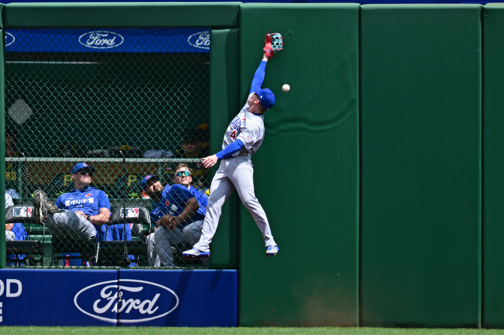 Chicago Cubs center fielder Pete Crow-Armstrong leaps in an unsuccessful attempt to catch a ball hit by Pittsburgh Pirates' Brandon Lowe during the third inning of a baseball game, Monday, May 25, 2026, in Pittsburgh. (AP Photo/David Dermer)