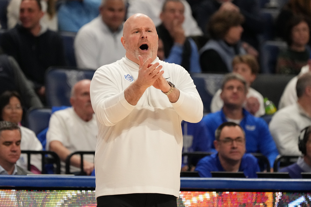 Saint Louis head coach Josh Schertz applauds on the sideline during the second half of an NCAA college basketball game against Dayton Friday, Jan. 30, 2026, in St. Louis. (AP Photo/Jeff Roberson)
