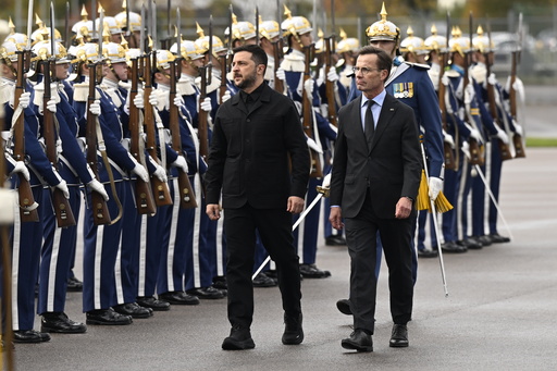 Sweden's Prime Minister Ulf Kristersson welcomes Ukrainian President Volodymyr Zelenskyy as he arrives, in Linköping, Sweden, Wednesday, Oct. 22, 2025. (Fredrik Sandberg/TT News Agency via AP) Sweden's Prime Minister Ulf Kristersson welcomes Ukrainian President Volodymyr Zelenskyy as he arrives, in Linköping, Sweden, Wednesday, Oct. 22, 2025. (Fredrik Sandberg/TT News Agency via AP)