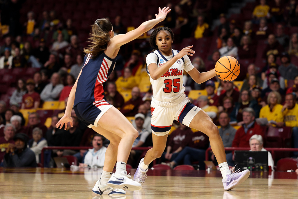 Mississippi guard Tianna Thompson, right, works around Gonzaga guard Allie Turner, left, during the first half in the first round of the NCAA college basketball tournament, Friday, March 20, 2026, in Minneapolis. (AP Photo/Matt Krohn)