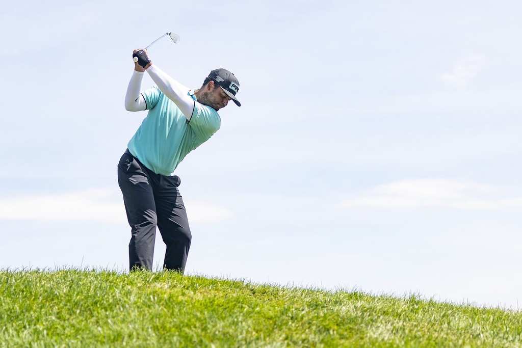 Sebastián Muñoz, of Torque GC, hits from the sixth fairway during the final round of LIV Golf Indianapolis at The Club at Chatham Hills, Sunday, Aug. 17, 2025, in Westfield, Ind. (Scott Taetsch/LIV Golf via AP)