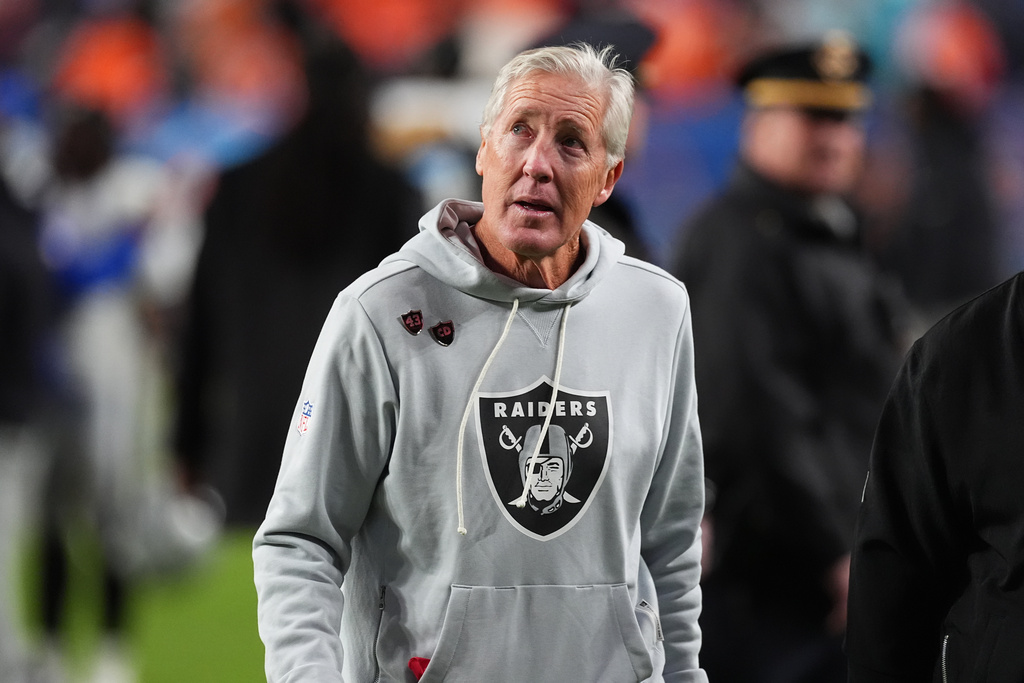 Las Vegas Raiders head coach Pete Carroll heads off the field after an NFL football game against the Denver Broncos, Thursday, Nov. 6, 2025, in Denver. (AP Photo/David Zalubowski)