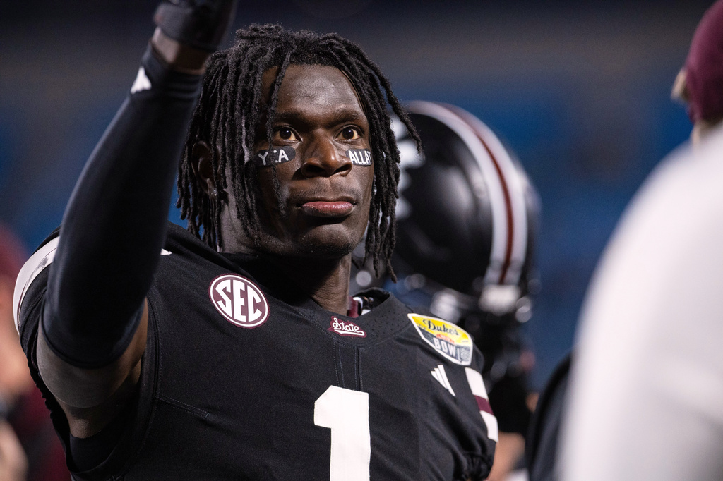 FILE - Mississippi State cornerback Kelley Jones (1) acknowledges the fans before the Duke's Mayo Bowl NCAA college football game against Wake Forest, Jan. 2, 2026, in Charlotte, N.C. (AP Photo/Scott Kinser, File)