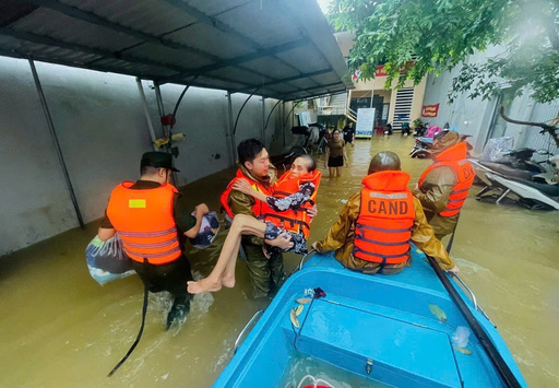 Police evacuate local residents from flooding in Hue, Vietnam, Tuesday, Oct. 28, 2025. (Nguyen Van Ly/VNA via AP) Police evacuate local residents from flooding in Hue, Vietnam, Tuesday, Oct. 28, 2025. (Nguyen Van Ly/VNA via AP)