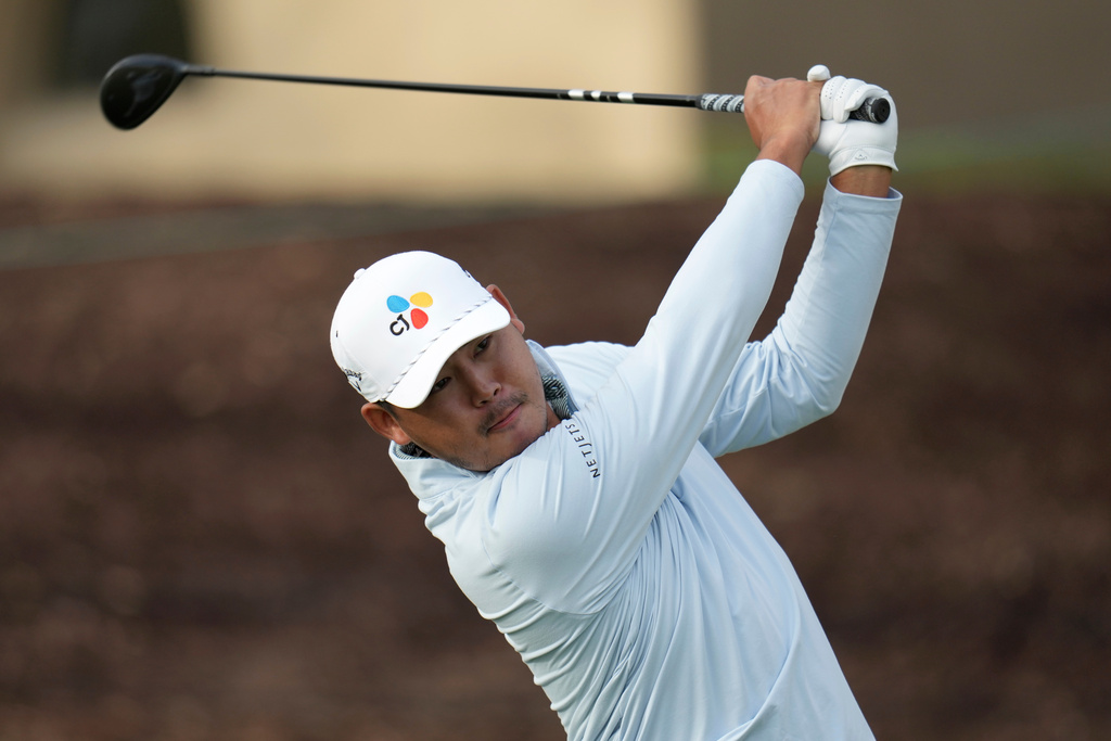 Si Woo Kim, of South Korea, hits his tee shot at the third hole during the second round of the American Express golf event at the Pete Dye Stadium Course at PGA West Friday, Jan. 23, 2026, in La Quinta, Calif. (AP Photo/Ross D. Franklin)