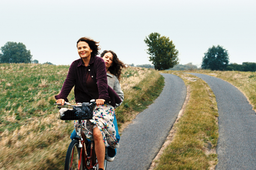 This image released by 1-2 Special shows Barbara Auer, left, and Paula Beer in a scene from "Miroirs No. 3." (1-2 Special via AP)
