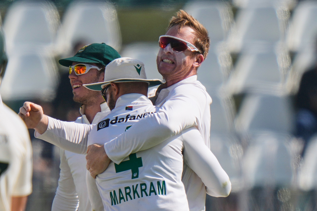 South Africa's Simon Harmer, right, celebrates with teammates after taking the wicket of Pakistan's Noman Ali during the fourth day of the second test cricket match between Pakistan and South Africa, in Rawalpindi, Pakistan, Thursday, Oct. 23, 2025. (AP Photo/Anjum Naveed)