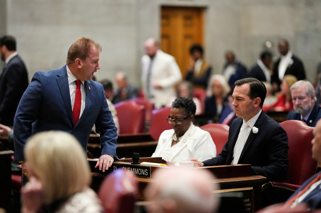 Rep. William Lamberth, R-Portland, left, speaks with Rep. John Ray Clemmons, D-Nashville, right, during a special session of the state legislature to redraw U.S. Congressional voting maps Thursday, May 7, 2026, in Nashville, Tenn. (AP Photo/George Walker IV)