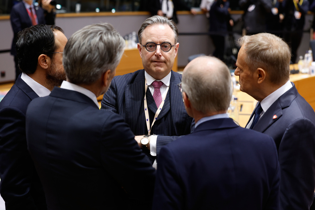 Belgium's Prime Minister Bart De Wever, center, speaks with from left, Cypriot President Nikos Christodoulides, Netherland's Prime Minister Dick Schoof, Luxembourg's Prime Minister Luc Frieden and Poland's Prime Minister Donald Tusk during a round table meeting at the EU Summit in Brussels, Thursday, Dec. 18, 2025. (AP Photo/Geert Vanden Wijngaert)