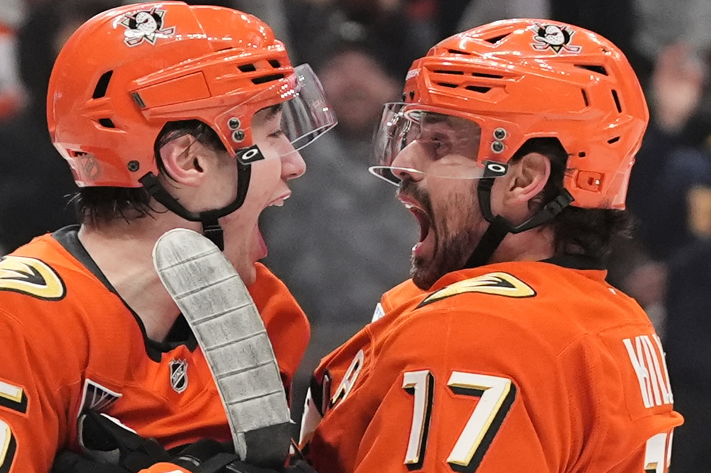 Anaheim Ducks right wing Beckett Sennecke, left, celebrates his goal with teammate left wing Alex Killorn during the third period of an NHL hockey game against the Dallas Stars Tuesday, Jan. 13, 2026, in Anaheim, Calif. (AP Photo/Gregory Bull)